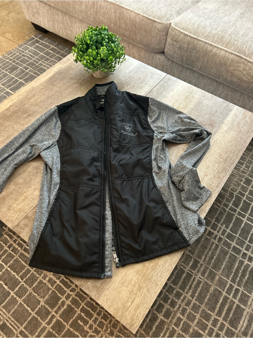 Top Golf lightweight Quilted Panel Hybrid Jacket - Black/Gray
